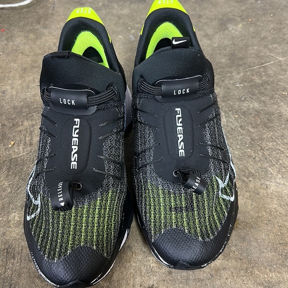 Nike - Picture 2 of 11